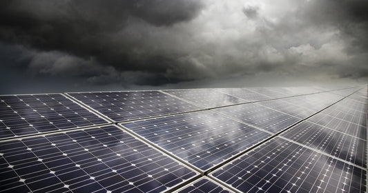 qué pasa si tengo paneles solares y no hay sol
